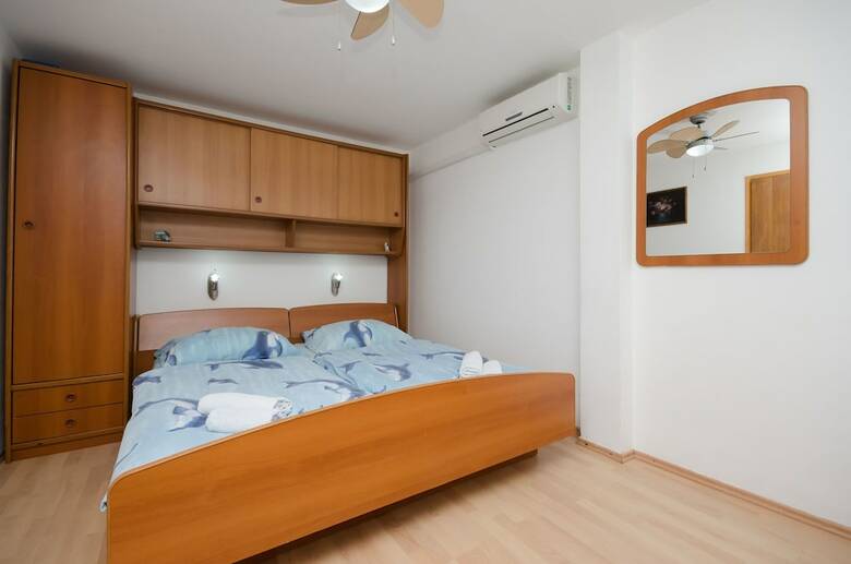 Apartments Mladen