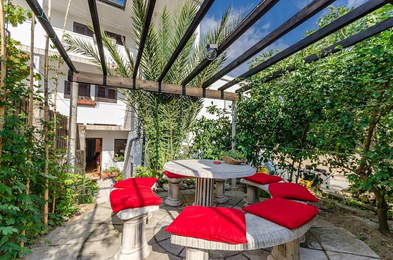 Apartments Mladen