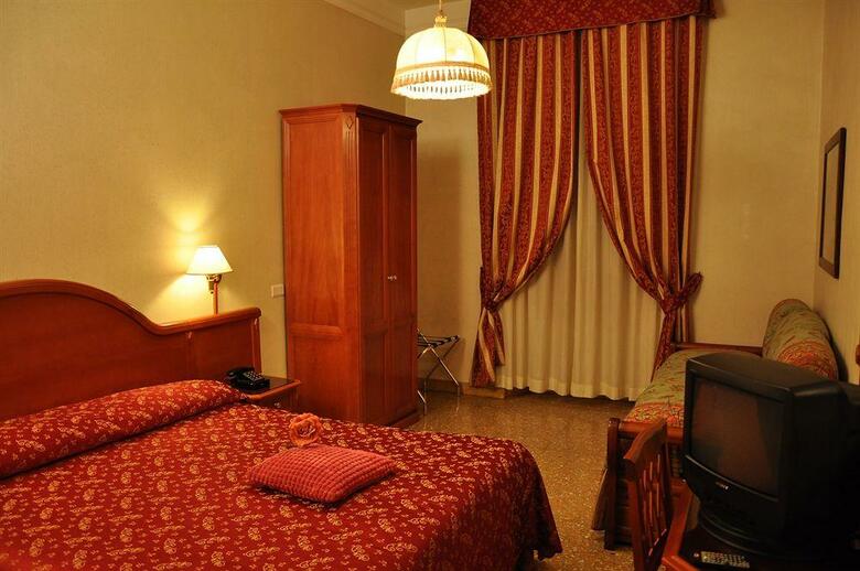 Hotel Sandra
