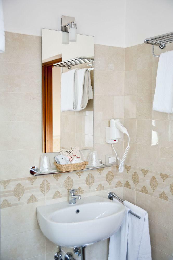 Hotel Arco Di Travertino