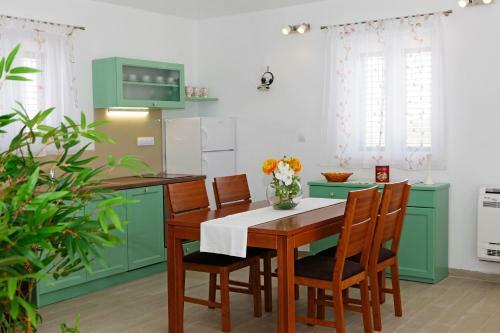Robinzon Villa Zavala
