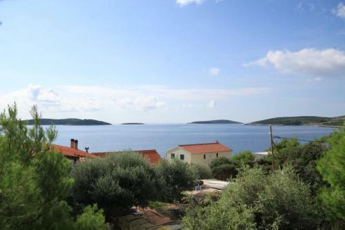 Apartments By The Sea Milna (vis) - 8895