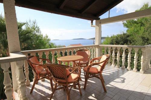 Apartments By The Sea Milna (vis) - 8895