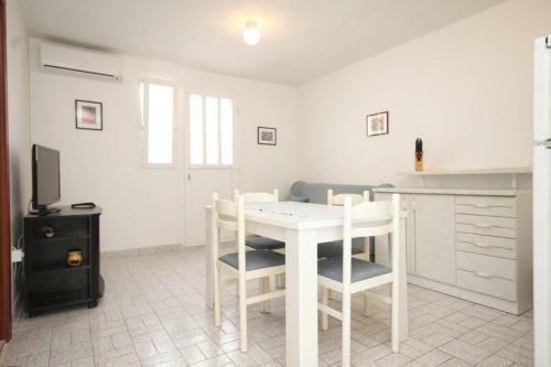 Apartments By The Sea Milna (vis) - 8895