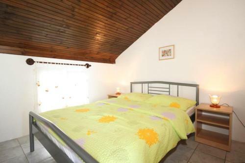 Apartments By The Sea Milna (vis) - 8895