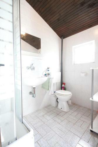 Apartments By The Sea Milna (vis) - 8895