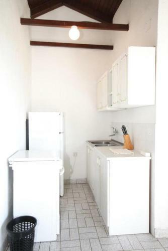 Apartments By The Sea Milna (vis) - 8895