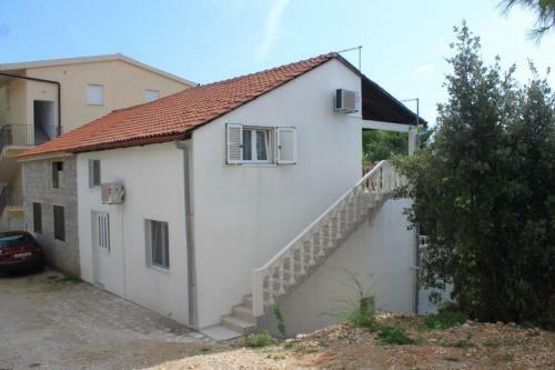 Apartments By The Sea Milna (vis) - 8895