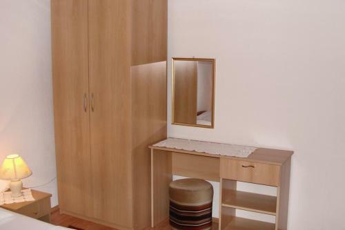 Apartment Milna 2461a