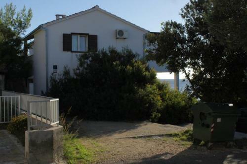 Apartments By The Sea Milna (vis) - 8946