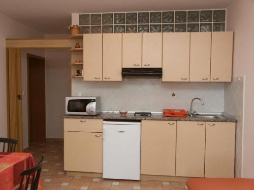 Apartments By The Sea Crikvenica - 2354