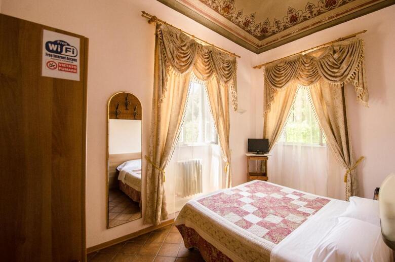 Hotel Iris