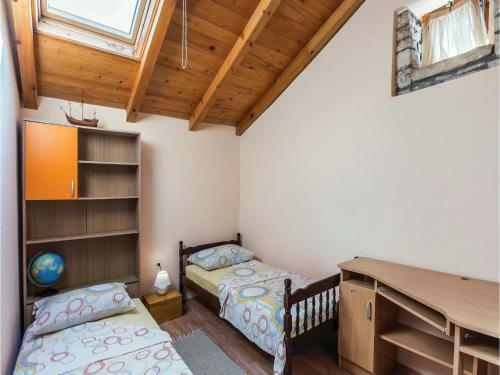 Three-bedroom Apartment In Svetvincenat