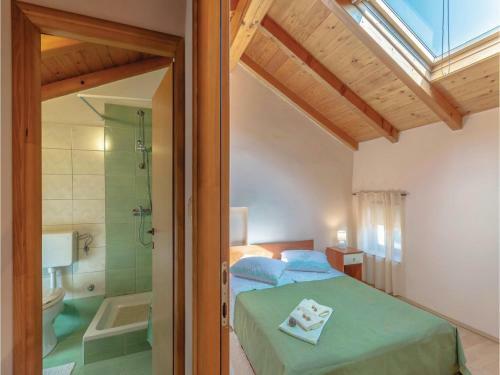 Three-bedroom Apartment In Svetvincenat