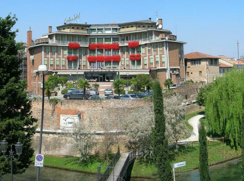 Hotel Carlton