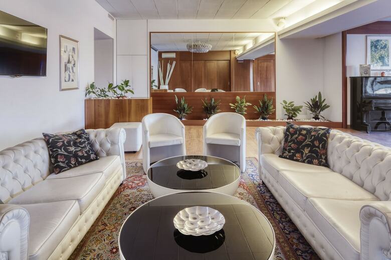 Hotel Carlton