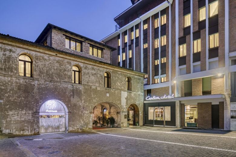 Hotel Carlton