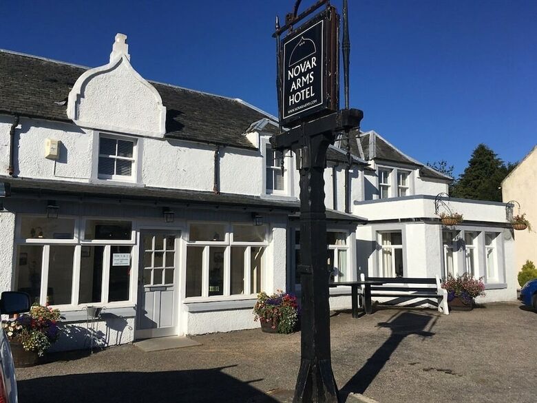 Novar Arms Hotel