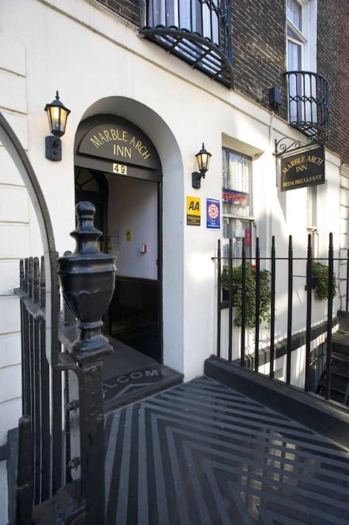 Hotel Marble Arch Inn