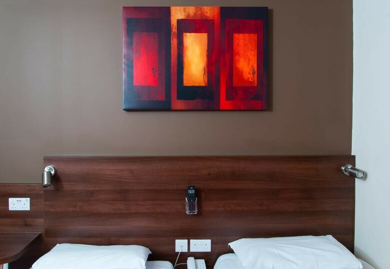 Hotel Marble Arch Inn