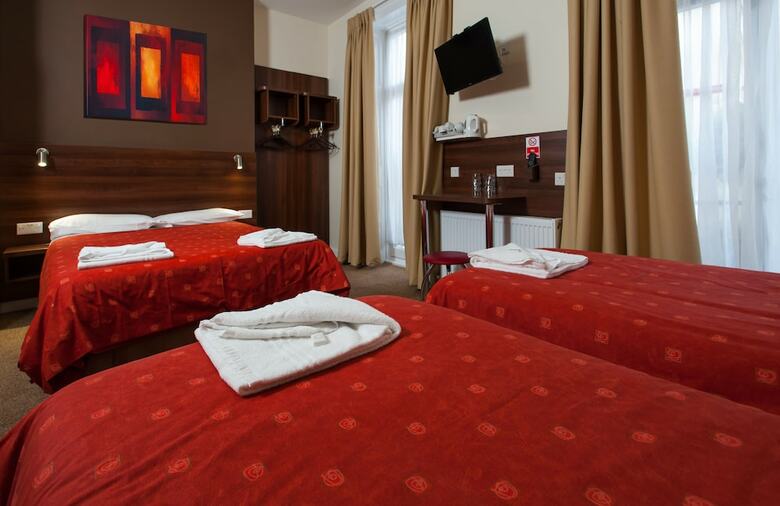 Hotel Marble Arch Inn