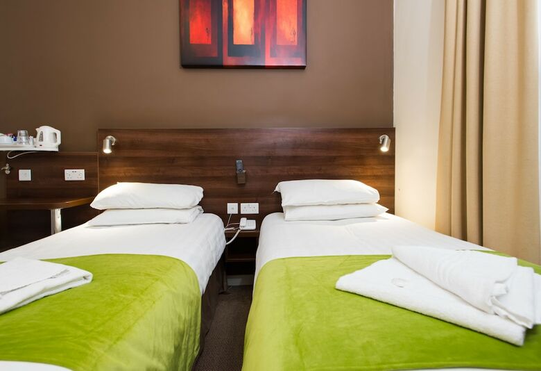 Hotel Marble Arch Inn