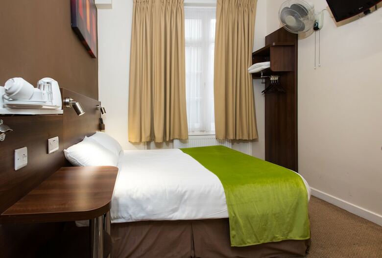 Hotel Marble Arch Inn