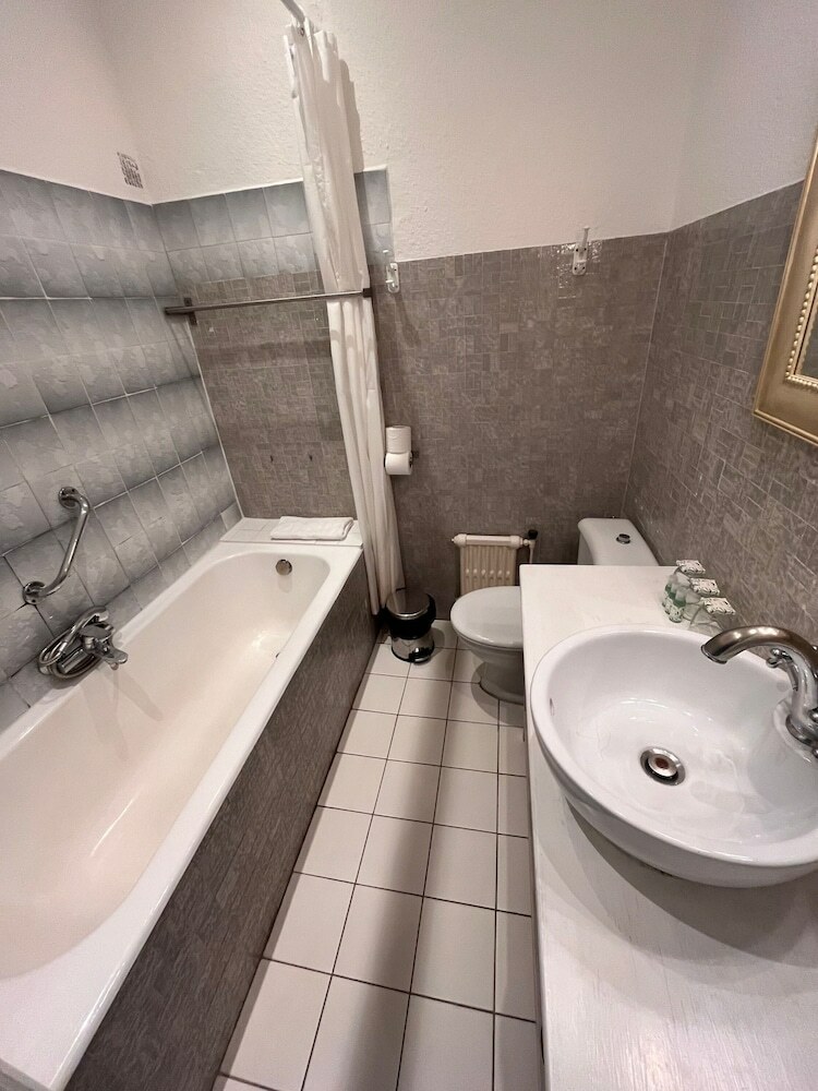 Azurene Royal Hotel