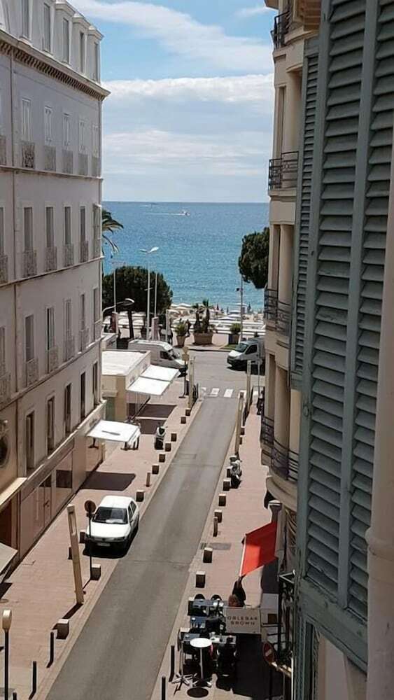 Azurene Royal Hotel