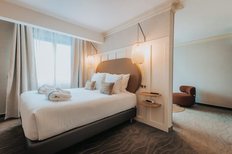 Henry II Hotel