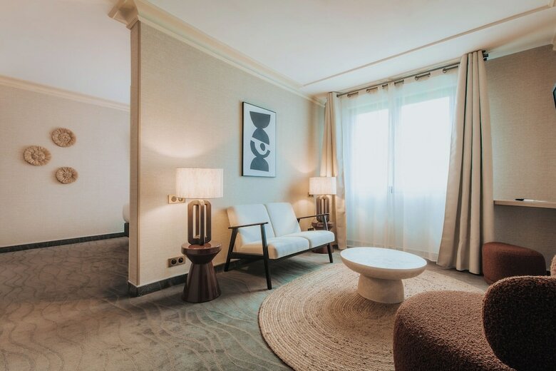 Henry II Hotel