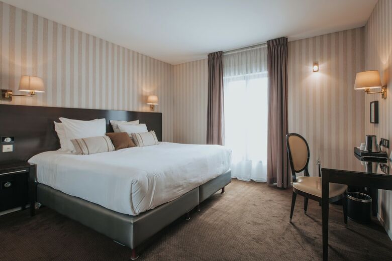 Henry II Hotel