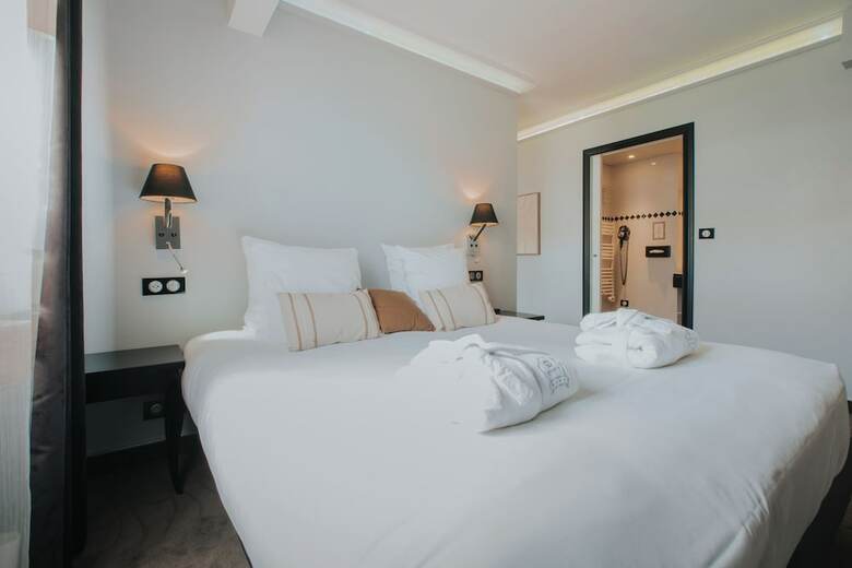 Henry II Hotel
