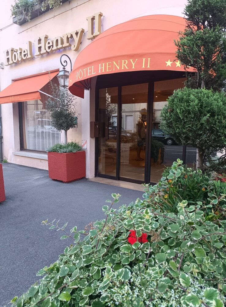 Henry II Hotel