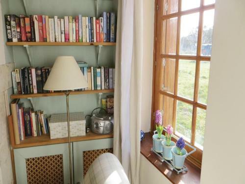 Two-bedroom Holiday Home Chinon With A Fireplace 05