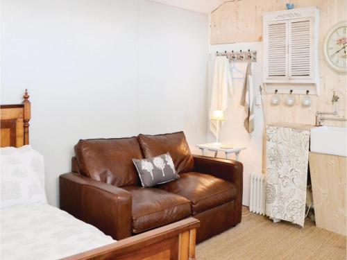 Two-bedroom Holiday Home Chinon With A Fireplace 05