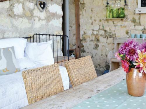 Two-bedroom Holiday Home Chinon With A Fireplace 05