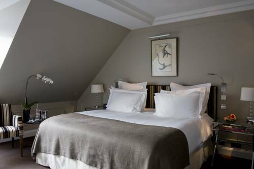 Hotel Le Burgundy Paris