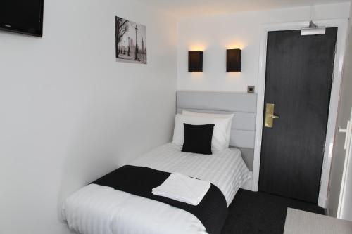 Hotel The Omega