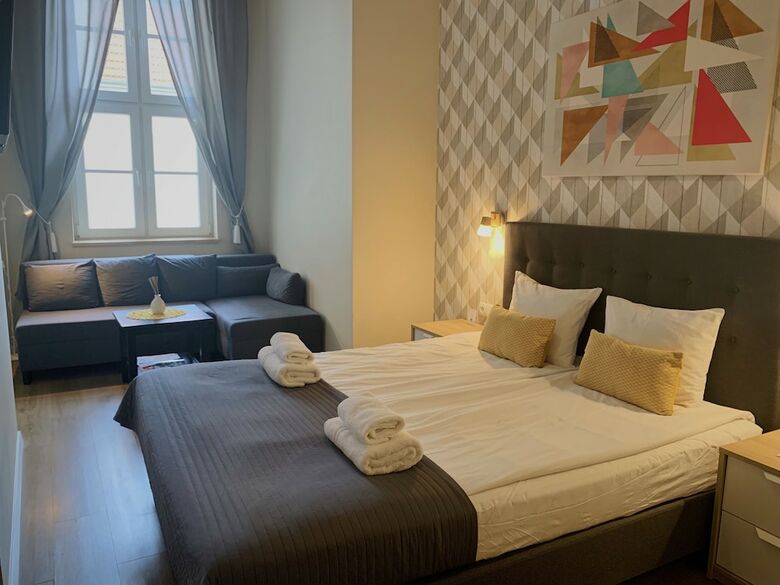 Hostal Black Swan House