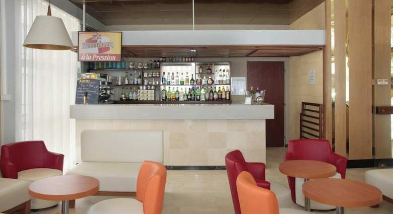 Hotel H�tel Sainte Suzanne