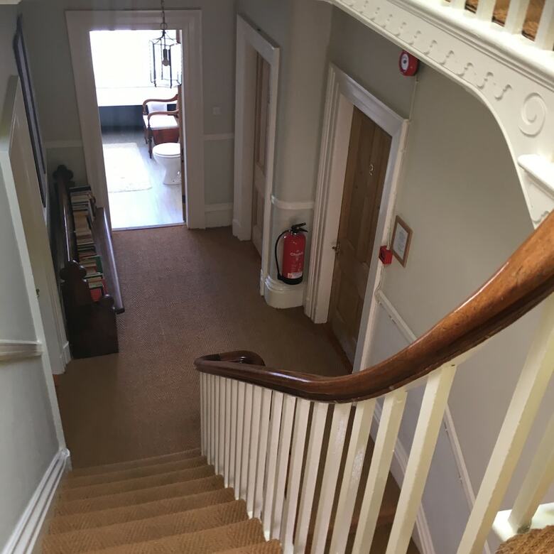 Hostal Cornerstones Guest House