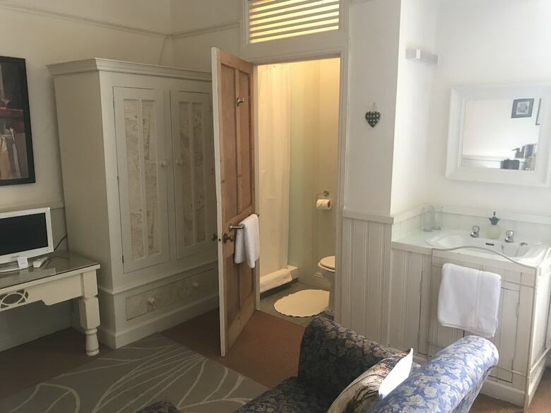 Hostal Cornerstones Guest House