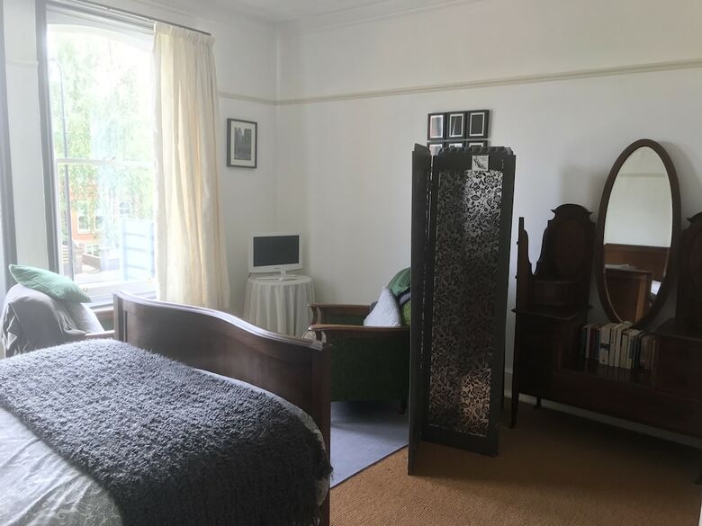 Hostal Cornerstones Guest House