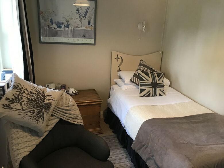 Hostal Cornerstones Guest House