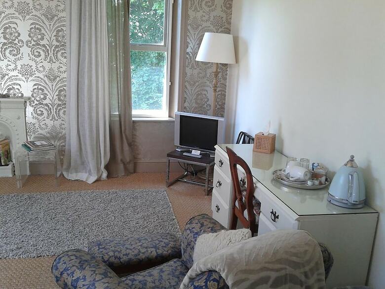 Hostal Cornerstones Guest House