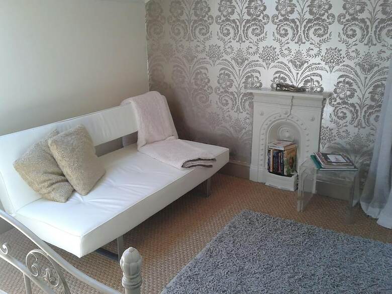 Hostal Cornerstones Guest House