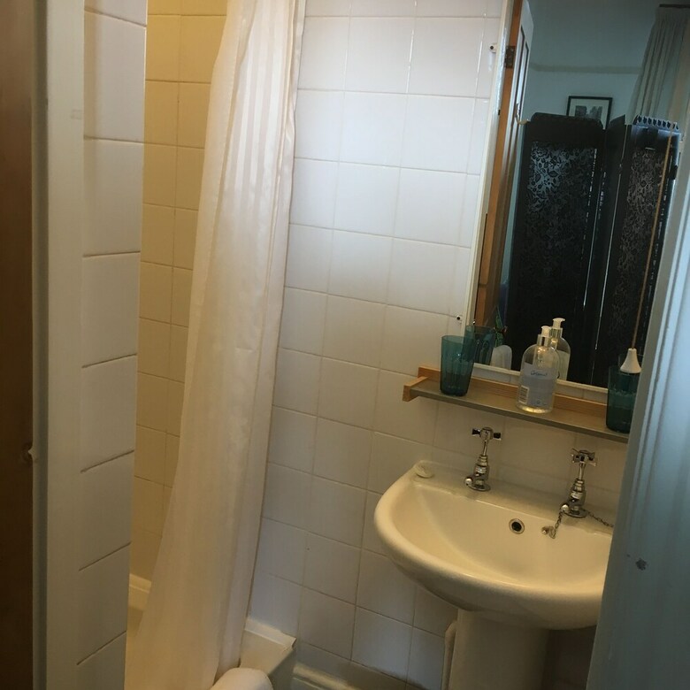 Hostal Cornerstones Guest House