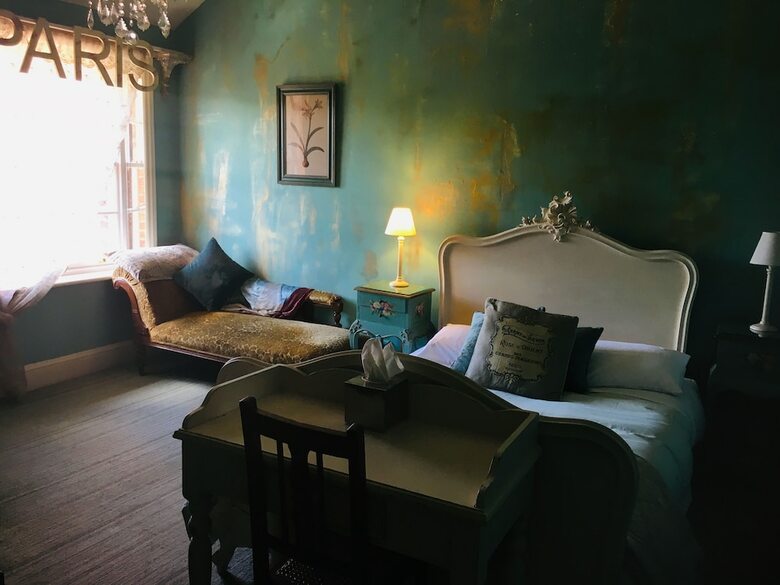 Hostal Cornerstones Guest House