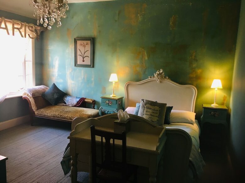 Hostal Cornerstones Guest House